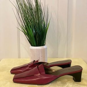 Bisou Bisou red mule